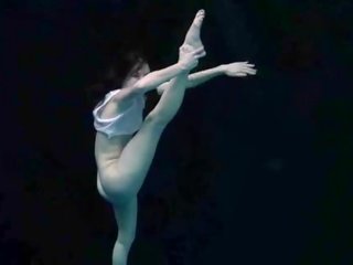 水下 靈活 gymnastic