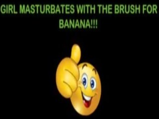 Секси тийнейджър мастурбира с на brush за мой голям банан